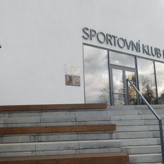 Pamětní deska obětí 2. světové války z řad sokolů na budově Sportovního klubu Hradčany