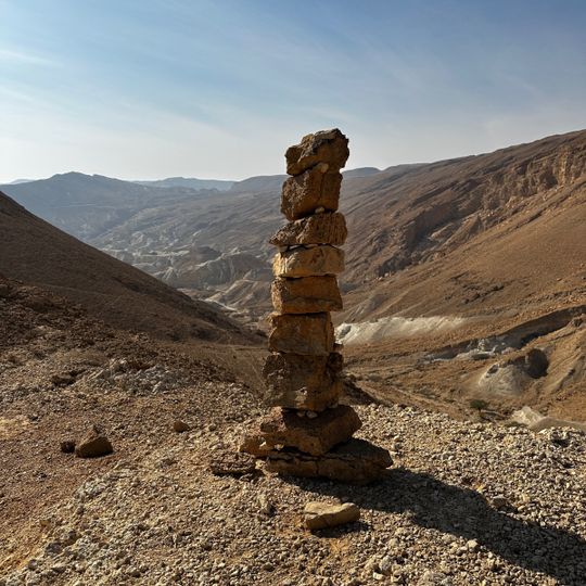 הר יזרח, נוף נהדר לים המלח ולנחל רום.