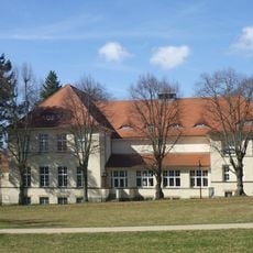 Building C6 - Kulturhaus (individual monument to ID no. 09284584) Hufelandstraße 15