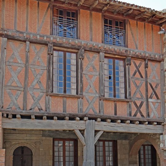 Immeuble, place de la Halle, cad. 495