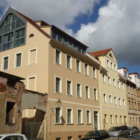 Wohnhaus in geschlossener Bebauung und Nebengebäude Obersteinweg 5