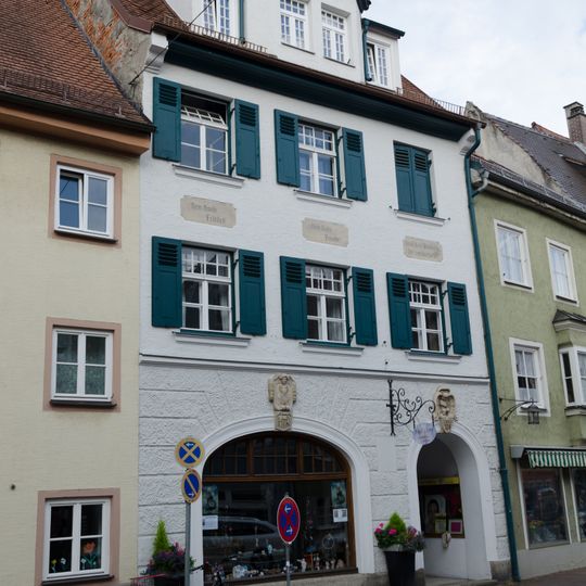 Wohn- und Geschäftshaus