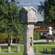 Römer-Marterl, Römer-Stoa