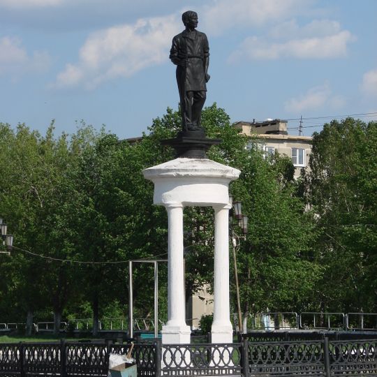 Скульптурный памятник борцам революции