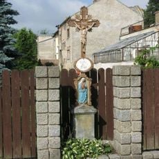 Kříž v Krátké ulici v Hrobu