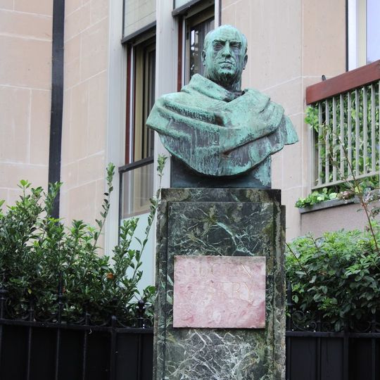 Buste de Lucien Guitry