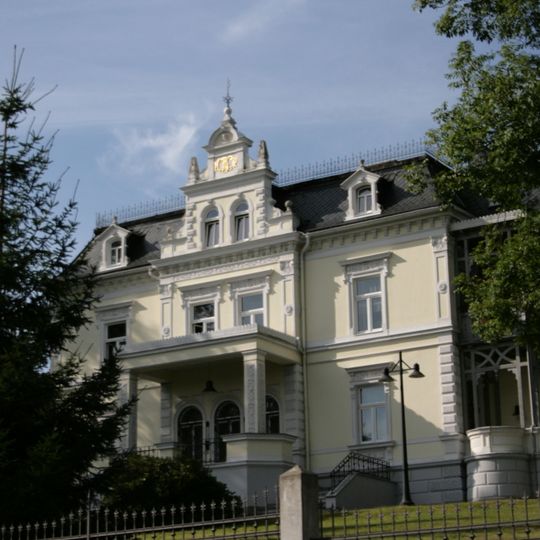 Fabrikantenvilla mit Villengarten und Einfriedung Zittauer Straße 18