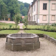 Kašna v zámecké zahradě v Potštejně