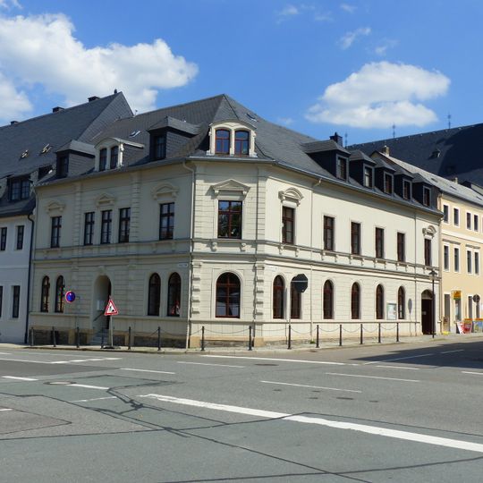 Pfarrhaus in geschlossener Bebauung und in Ecklage Freiberger Straße 2