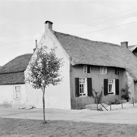Boerderij, gepleisterd woongedeelte