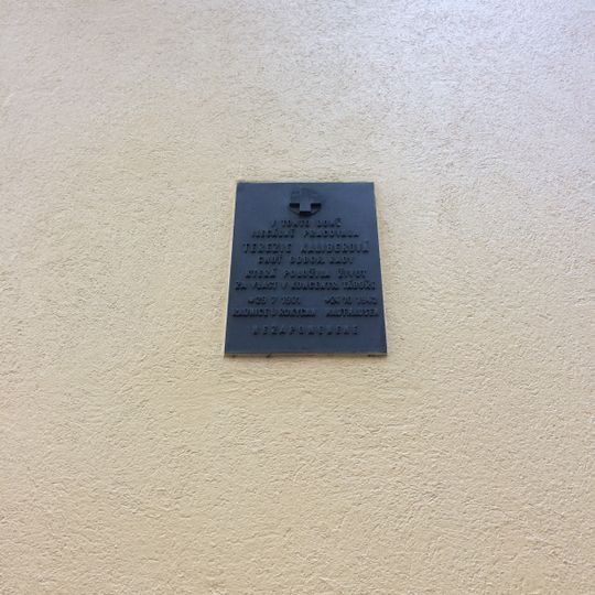 Pamětní deska Terezie Kaliberové na domě Hájkova 1642/7 na Žižkově