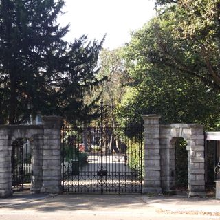 Gates To Kingswood House At Corner Of Lyall Avenue