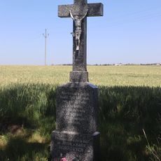 Kříž u silnice západně od Popůvek