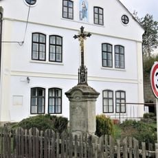 Kříž u domu 87 v Lindavě