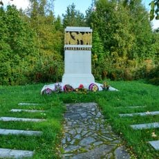 Братская могила советских воинов, погибших в борьбе с фашистскими захватчиками, в которой похоронен Герой Советского Союза В.В. Черняев (Питкяранта)