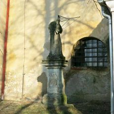 Socha svatého Antonína Paduánského u kostela v Žandově