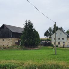 Wohnhaus und Scheune eines Zweiseithofes An der Wesenitz 11