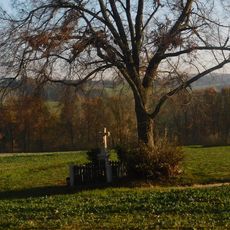 Kříž v poli východně od Kochánova