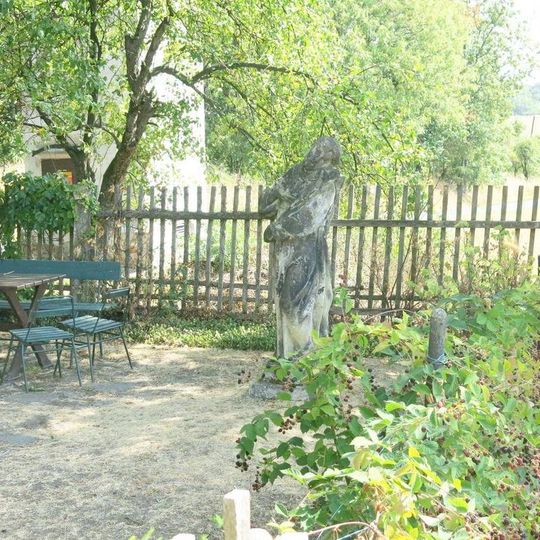 Socha svatého Františka v zahradě bývalé fary v Mukařově