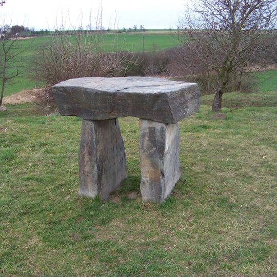 Kamenný stůl Bel na Krtneni