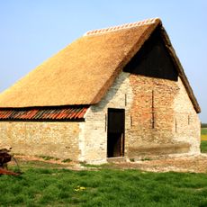 Boet, gelegen aan de weg van Den Burg naar Den Hoorn. Houten gevel en met riet gedekte hoge kap