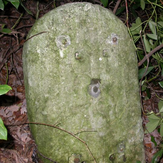 Milestone, Hut Hill; by 'Northerndene', opp. Birch Road/Hutwood Road