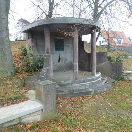 Památník obětem obou světových válek a komunismu v Ratajích