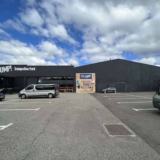 You Jump - Trampoline Park Valence