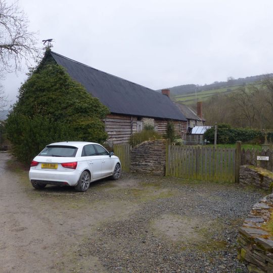 Barn and cowhouse adjoining Squire Farmhouse to north-west