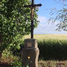 Kříž u silnice 390 severně od Trnavy