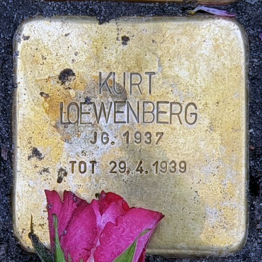 Stolperstein dedicated to Kurt Loewenberg