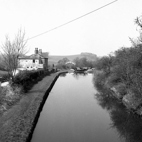 Leeds And Liverpool Canal Bank Newton 1St Lock