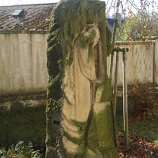 Socha u kostela sv. Filipa a Jakuba