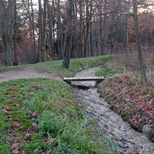 Lávka přes Dlouhou stoku poblíž krásenského hřbitova