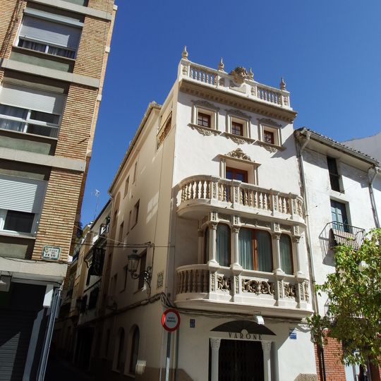 Residential building at 12 España Square, Requena