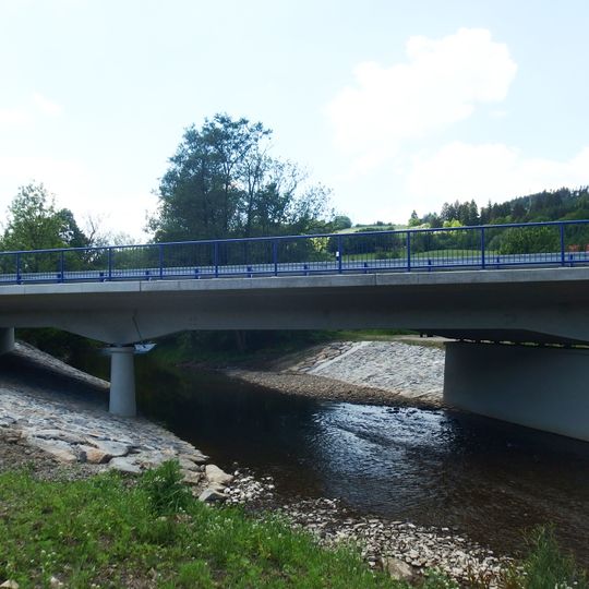 Silniční most přes Senici na jihu Leskovce