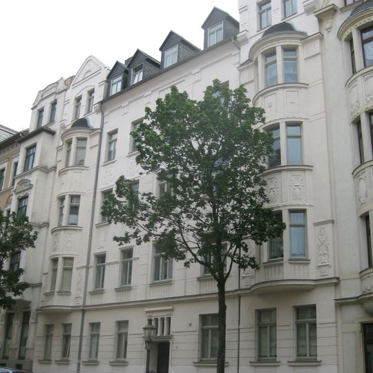 Mietshaus in geschlossener Bebauung Glockenstraße 8