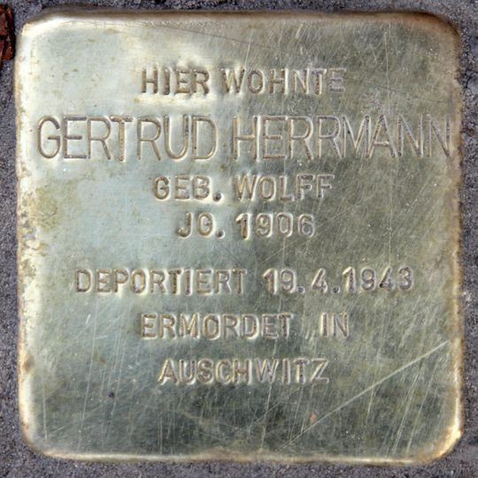 Stolperstein en memoria de Gertrud Herrmann