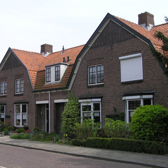 Blokje van vier geschakelde woningen