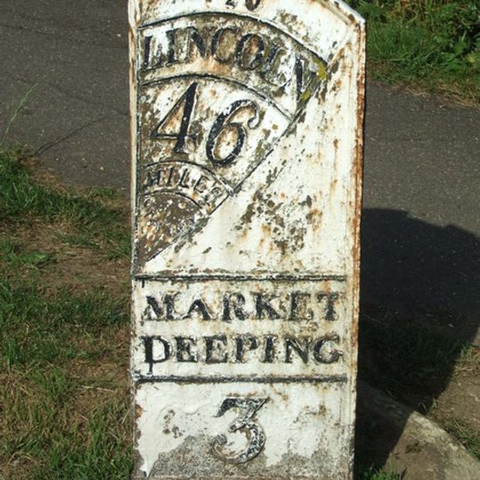 Milepost, Lincoln Road, N of village