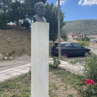 Bust of Nikiforos Vrettakos, Distomo