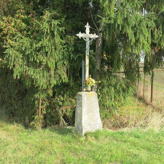 Kříž na rozcestí severně u Chodovlic