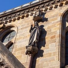 Socha Ježíše na fasádě evangelického kostela v Děčíně