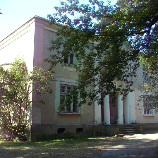 Zespół dworski i folwarczny