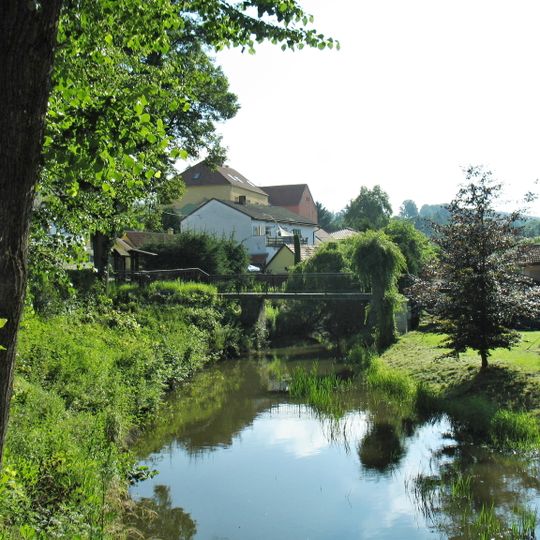 Lávka přes Sedlecký potok v Jesenici u hasičárny