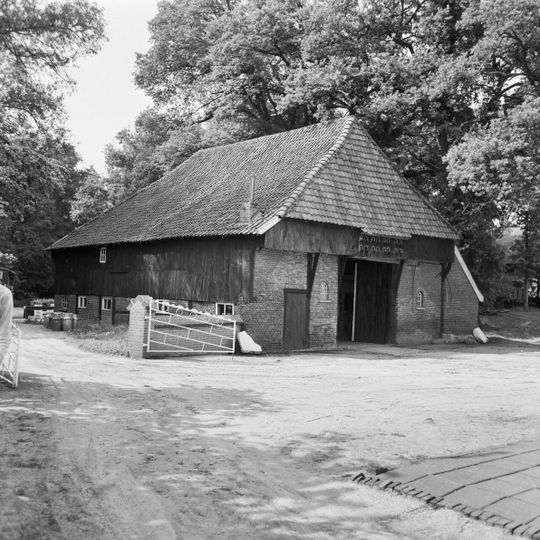 Bedrijfsgebouw een geheel uitmakend met het naastliggende watermolencomplex