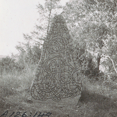 Uppland Runic Inscription 827