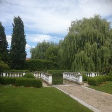 Zahradní dvůr Listen