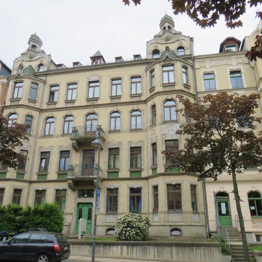 Mietshaus in geschlossener Bebauung mit Vorgarten Barbarossastraße 35