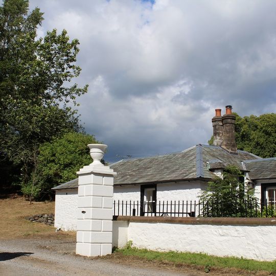 South Lodge And Gatepiers, Maxwelton House